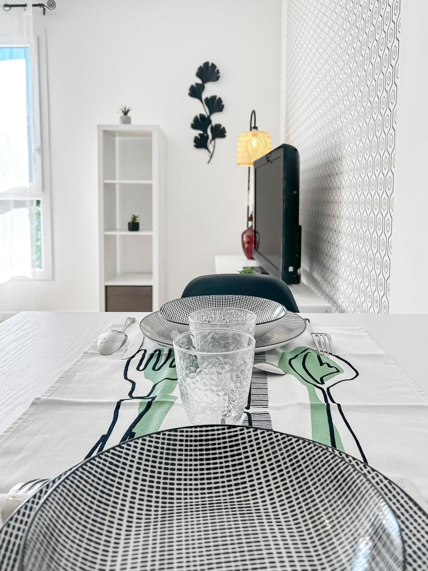 Appartement Lumineux, Wi-Fi Et Parking Prive 尼奥尔 外观 照片